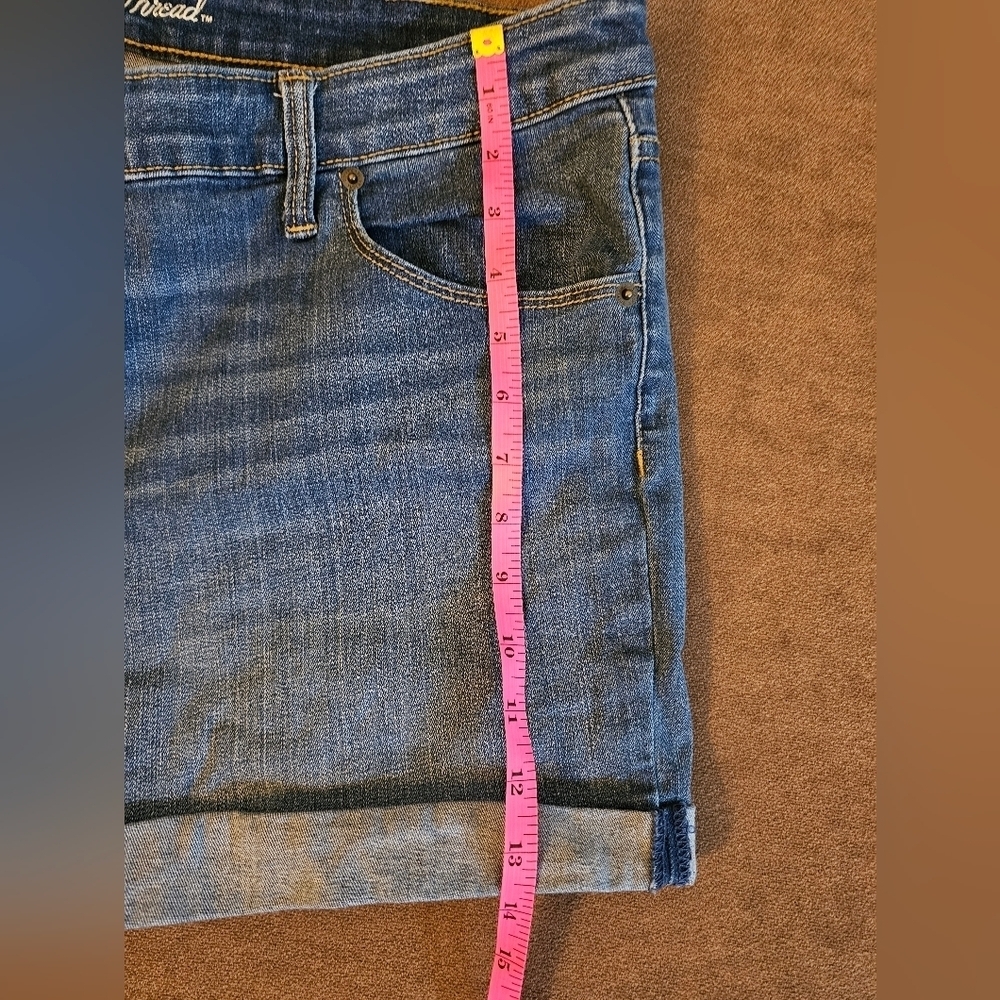 Universal Thread Medium Wash Cuffed Denim Shorts Size 18W - Picture 6 of 9
